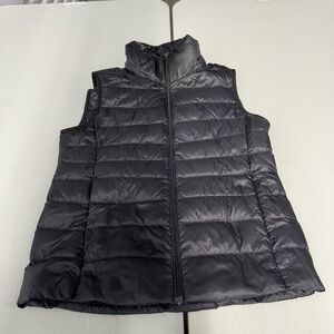 Women's Black Puffer Vest Uniqlo ultra light down jacket small